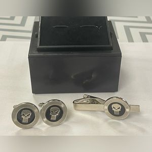 Cuff links and tie clip set